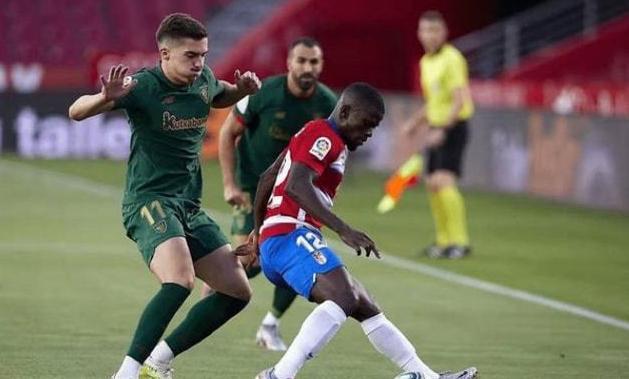 在足球赛场 在足球赛场